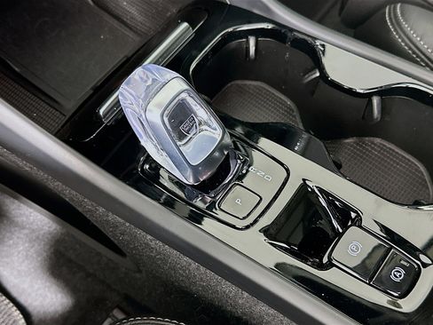 Used 2023 Volvo XC40 B4 Plus FWD image 25