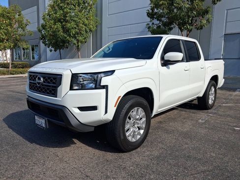 Used 2022 Nissan Frontier SV image 1