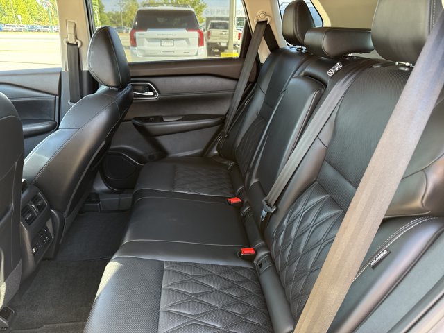 Used 2023 Nissan Rogue Platinum w/ Platinum Premium Package FWD image 6