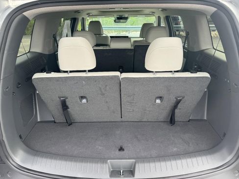 Used 2025 Hyundai Santa Fe Limited FWD image 5