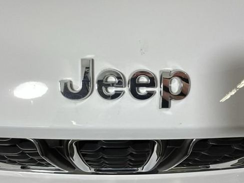 Used 2023 Jeep Grand Cherokee L Laredo w/ Luxury Tech Group I AWD/4WD image 8