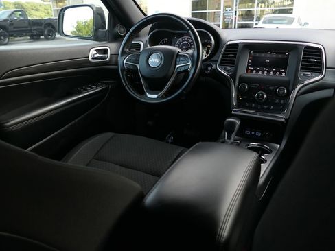 Used 2021 Jeep Grand Cherokee Laredo image 27