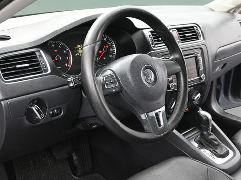 Used 2012 Volkswagen Jetta SE FWD image 12