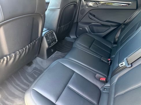 Used 2024 Porsche Macan image 31