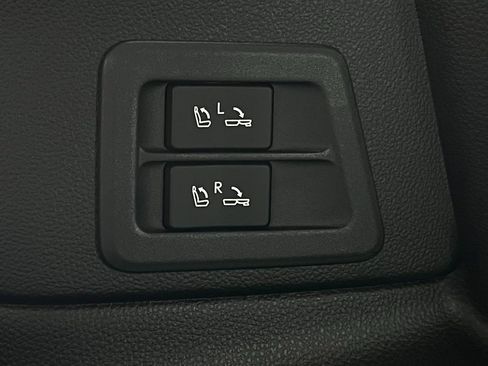 Used 2025 Lexus LX 600 4WD w/ Luxury Package image 63