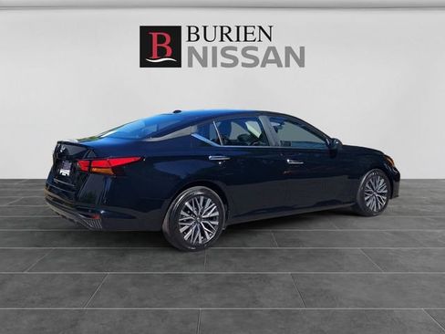 Used 2025 Nissan Altima 2.5 SV FWD image 5