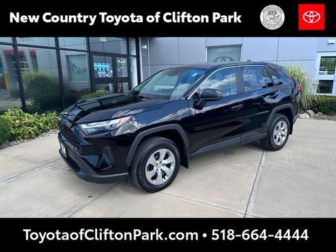 Used 2023 Toyota RAV4 LE AWD/4WD image 7