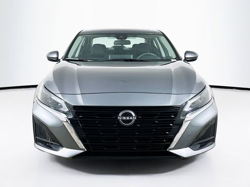 Used 2023 Nissan Altima 2.5 SV w/ SV Premium Package FWD image 2