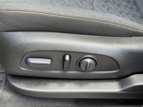 Used 2023 Chevrolet Equinox LT FWD image 24