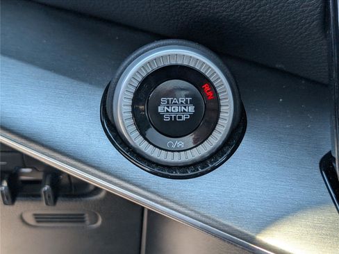 Used 2024 Jeep Wagoneer L Series II w/ Convenience Group I image 29