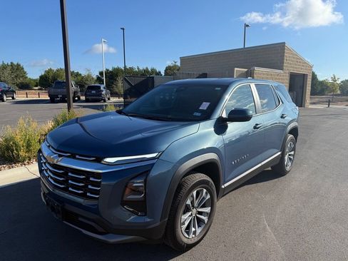 Used 2026 Chevrolet Equinox LT FWD image 8