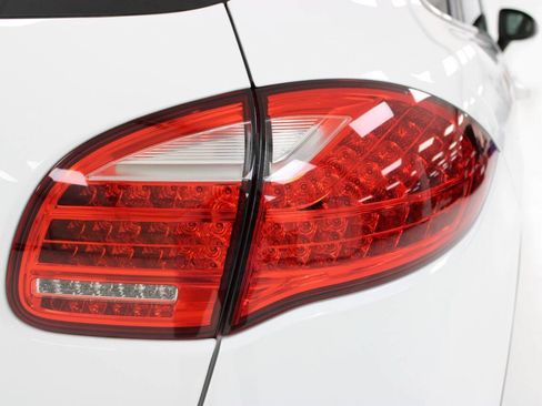 Used 2014 Porsche Cayenne Platinum Edition AWD/4WD image 12