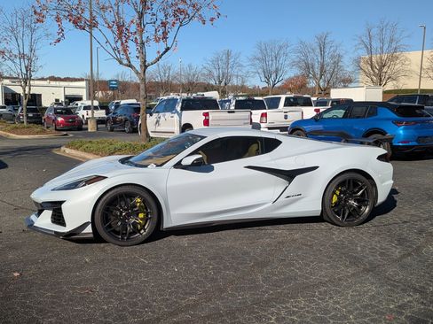 Used 2023 Chevrolet Corvette Z06 w/ Z07 Performance Package image 6