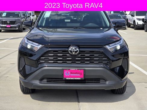 Used 2023 Toyota RAV4 XLE image 2