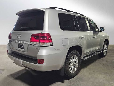 Used 2019 Toyota Land Cruiser image 3