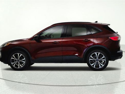 Used 2021 Ford Escape SE w/ SE Sport Appearance Package AWD/4WD image 4