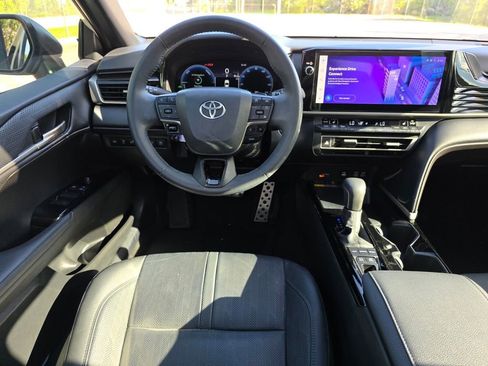 Used 2025 Toyota Camry XSE FWD image 7