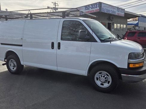 Used 2015 Chevrolet Express 3500 image 6