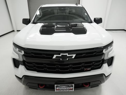 Used 2024 Chevrolet Silverado 1500 LT Trail Boss w/ Convenience Package II AWD/4WD image 2