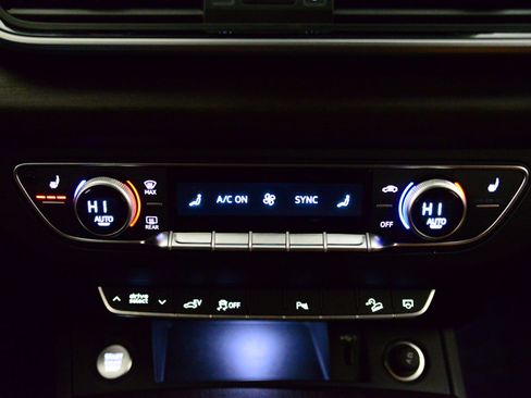 Certified 2025 Audi Q5 e Premium image 13