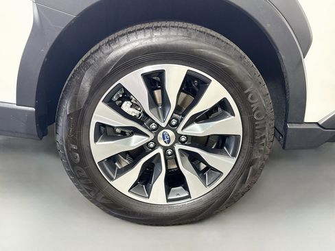 Used 2025 Subaru Outback Limited AWD/4WD image 33