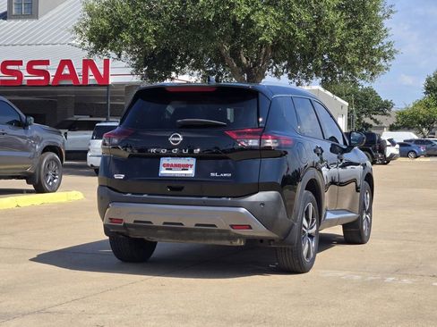 Used 2023 Nissan Rogue SL w/ SL Premium Package image 5