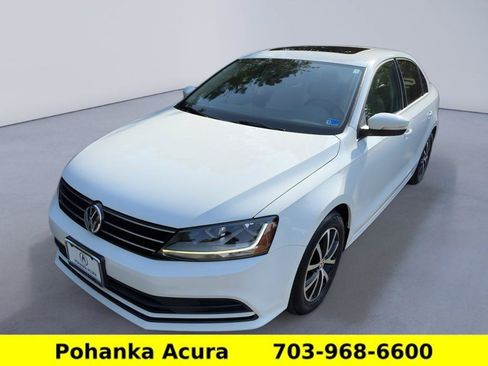 Used 2017 Volkswagen Jetta SE FWD image 3