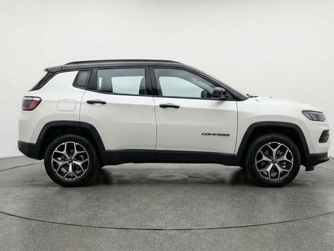 Used 2025 Jeep Compass Limited AWD/4WD image 11
