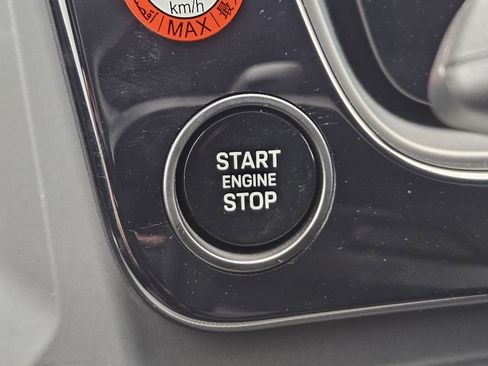 Certified 2025 Porsche Cayenne image 21