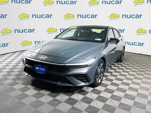 Certified 2025 Hyundai Elantra Sport FWD image 3