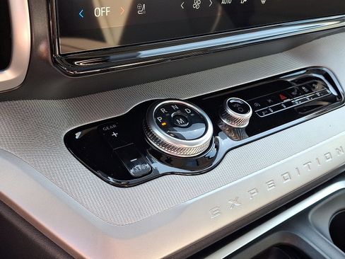 New 2025 Ford Expedition Active image 15
