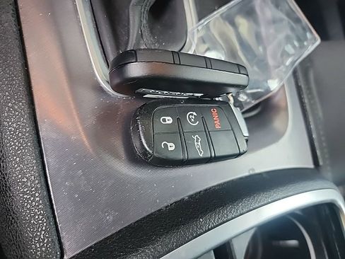 Used 2019 Dodge Charger SXT RWD image 8