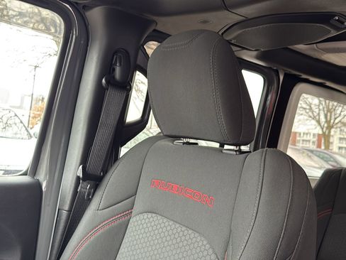 Used 2019 Jeep Wrangler Unlimited Rubicon w/ LED Lighting Group image 24