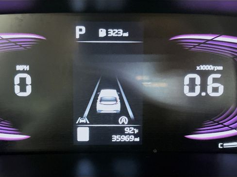 Used 2025 Kia Soul LX w/ LX Technology Package FWD image 19