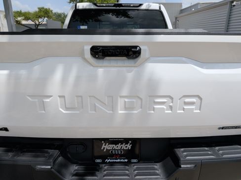 Used 2025 Toyota Tundra Limited AWD/4WD image 37