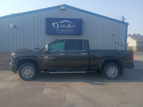 Used 2021 Chevrolet Silverado 2500 High Country w/ Technology Package AWD/4WD image 1