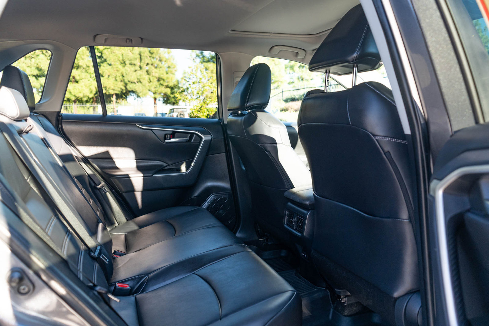 Certified 2022 Toyota RAV4 XLE Premium FWD image 20