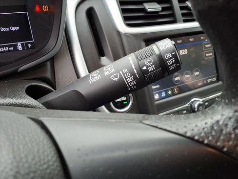 Used 2020 Chevrolet Sonic LT image 22