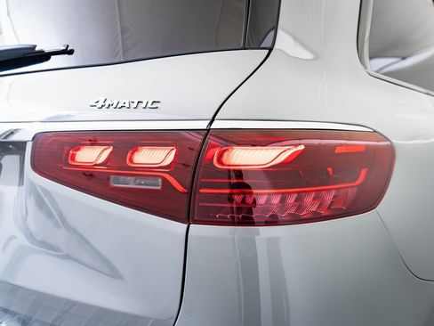 New 2026 Mercedes-Benz GLS 450 4MATIC image 9