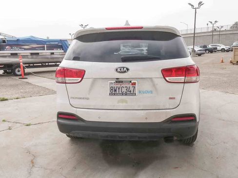 Used 2017 Kia Sorento LX image 8