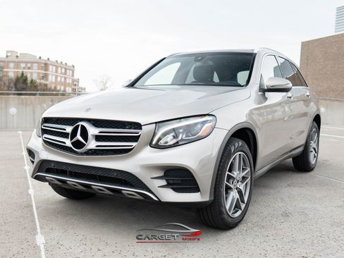 Used 2019 Mercedes-Benz GLC 300 4MATIC image 3