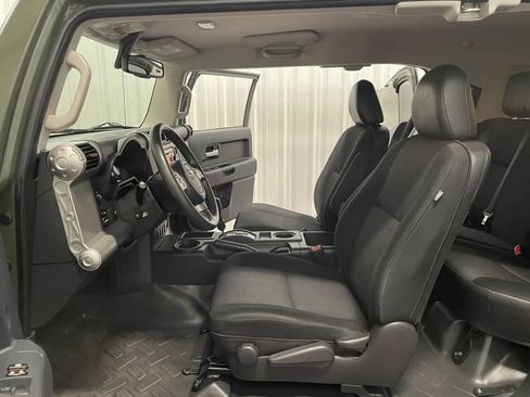 Used 2014 Toyota FJ Cruiser 2WD w/ Convenience Package image 32