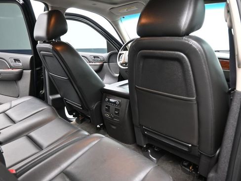 Used 2013 Chevrolet Avalanche LTZ image 24