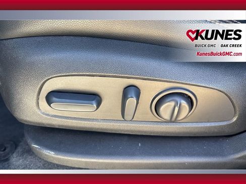 Used 2024 GMC Terrain SLT image 11