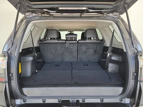 Used 2017 Toyota 4Runner SR5 Premium RWD image 9