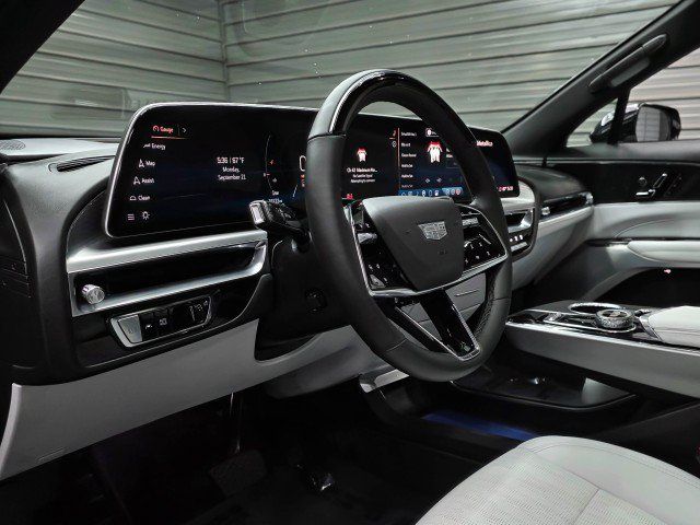 Used 2024 Cadillac Lyriq Luxury w/ LPO, Floor Liner Package AWD/4WD image 11