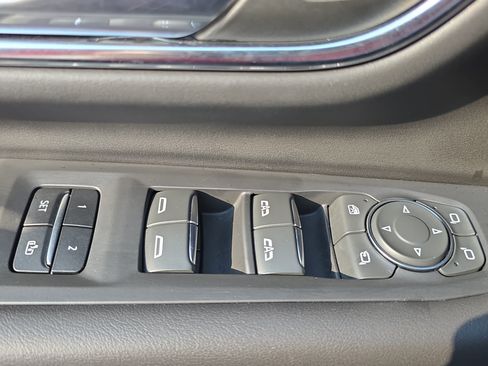 Used 2024 Chevrolet Tahoe Premier AWD/4WD image 29