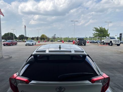Used 2020 Toyota C-HR LE FWD image 15