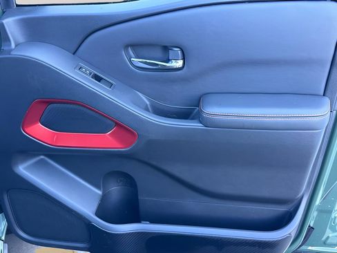 Used 2022 Nissan Frontier PRO-4X image 29