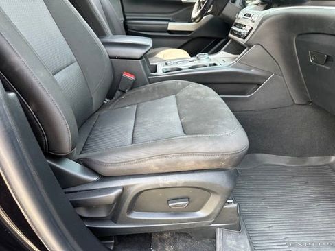 Used 2022 Ford Explorer XLT AWD/4WD image 24